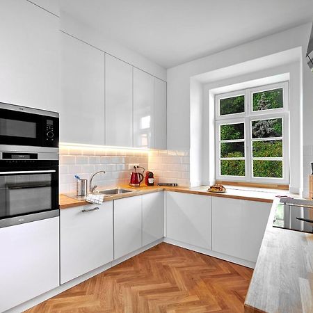 Downtown Suites Mala Strana Prag Exteriör bild