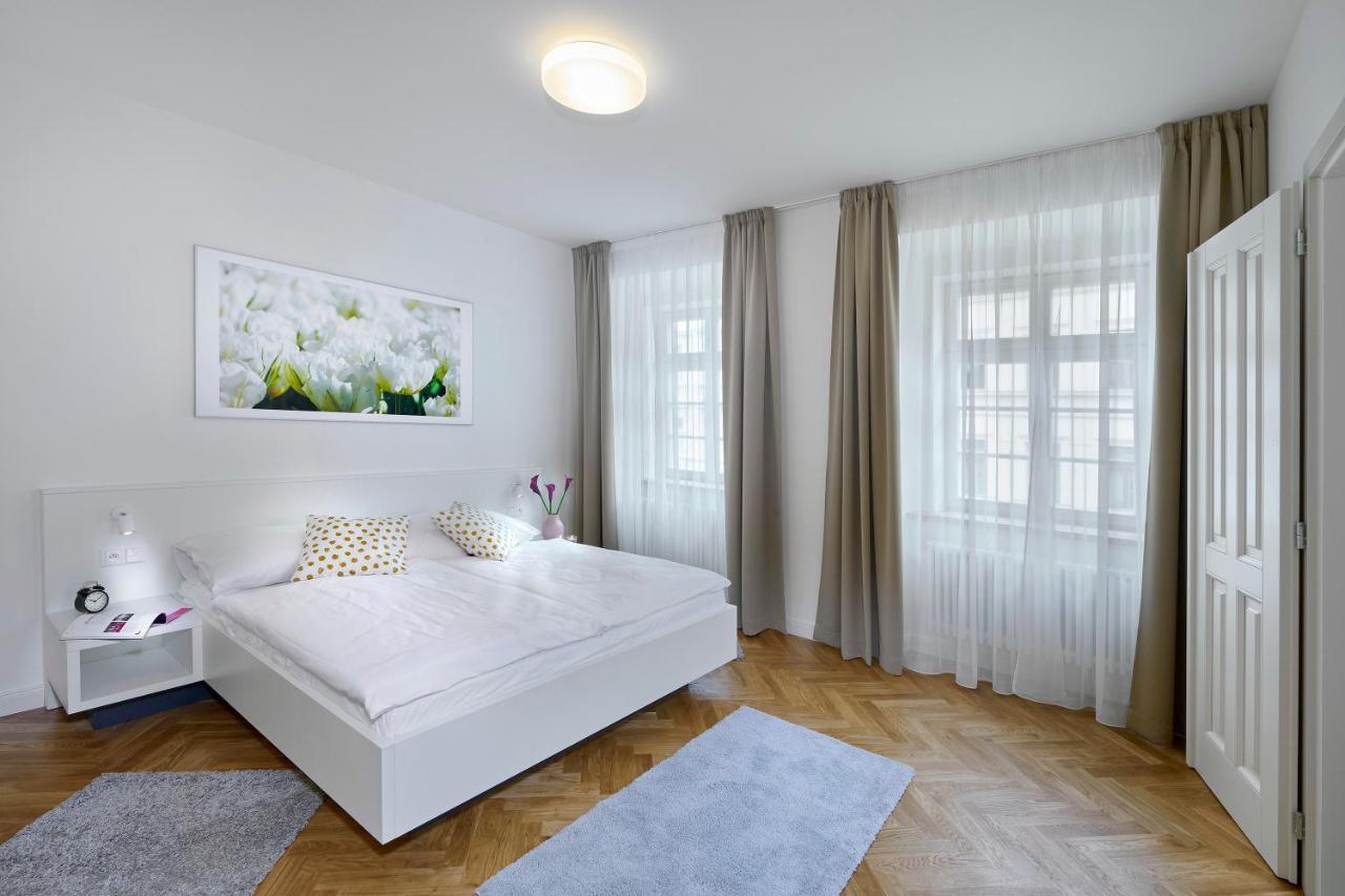 Downtown Suites Mala Strana Prag Exteriör bild