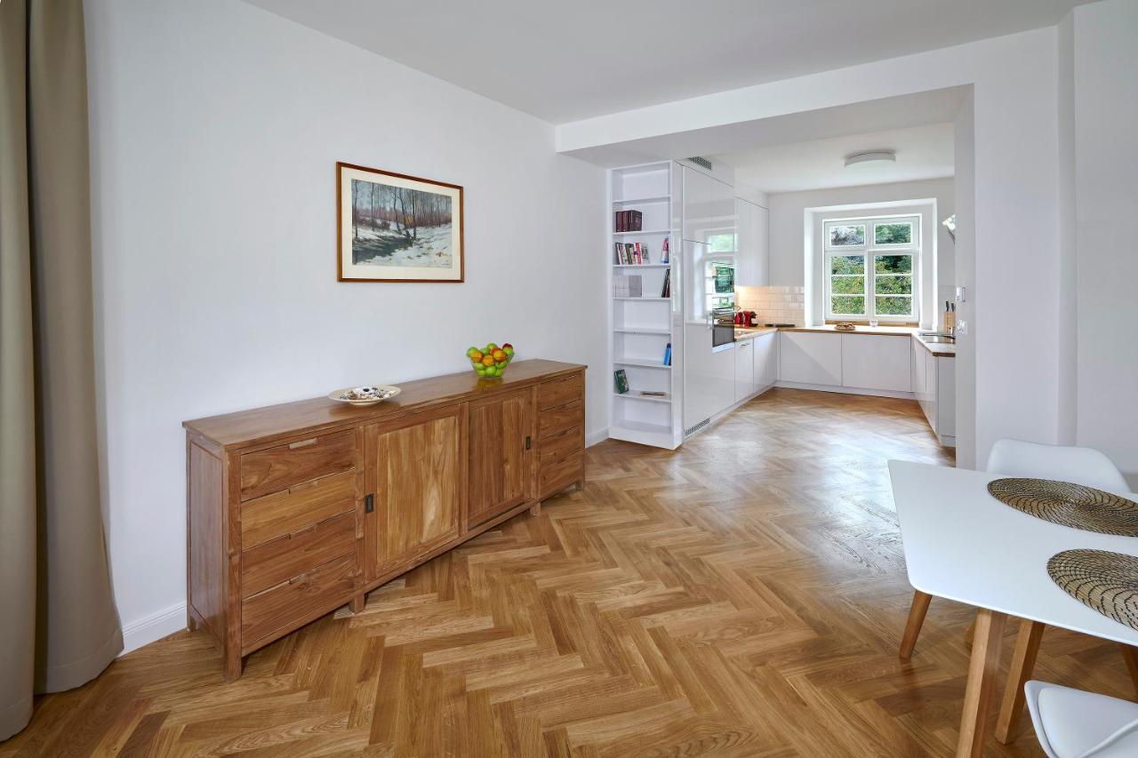 Downtown Suites Mala Strana Prag Exteriör bild