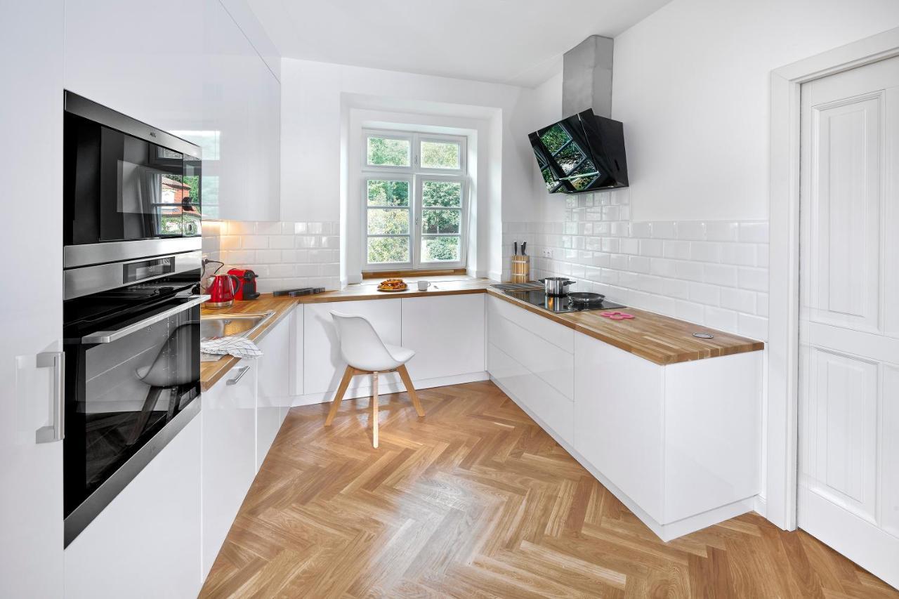 Downtown Suites Mala Strana Prag Exteriör bild