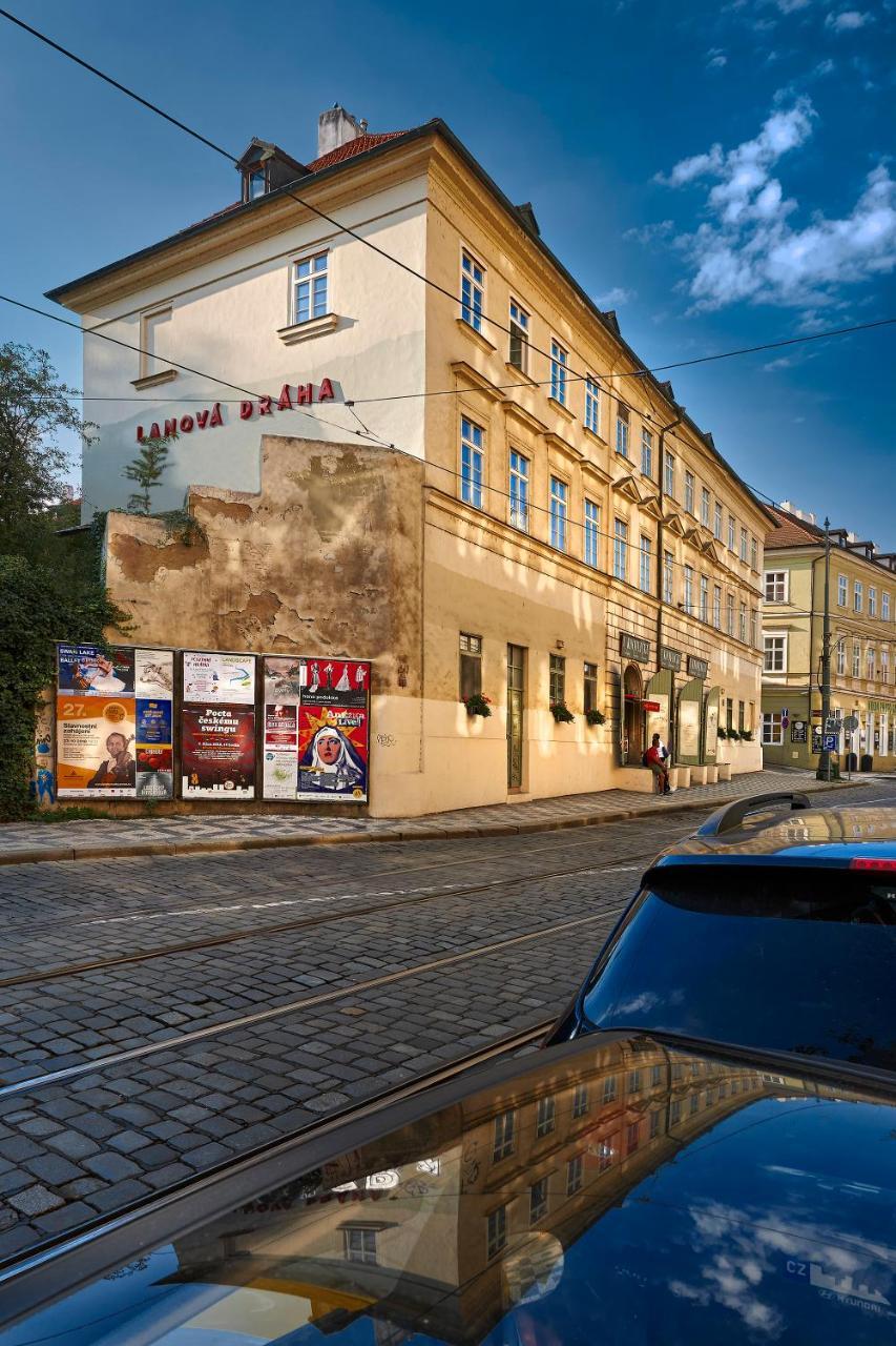 Downtown Suites Mala Strana Prag Exteriör bild