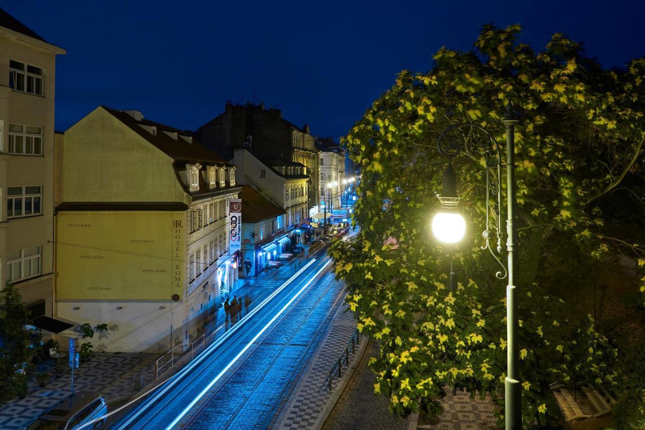 Downtown Suites Mala Strana Prag Exteriör bild
