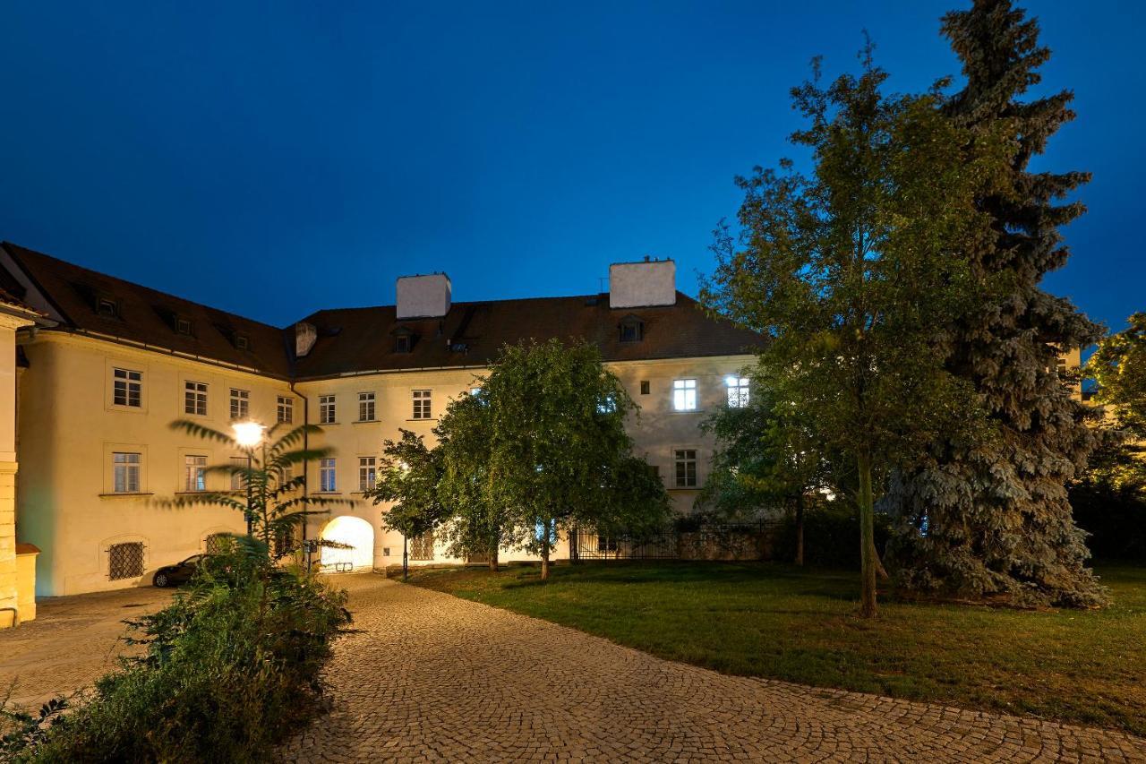 Downtown Suites Mala Strana Prag Exteriör bild