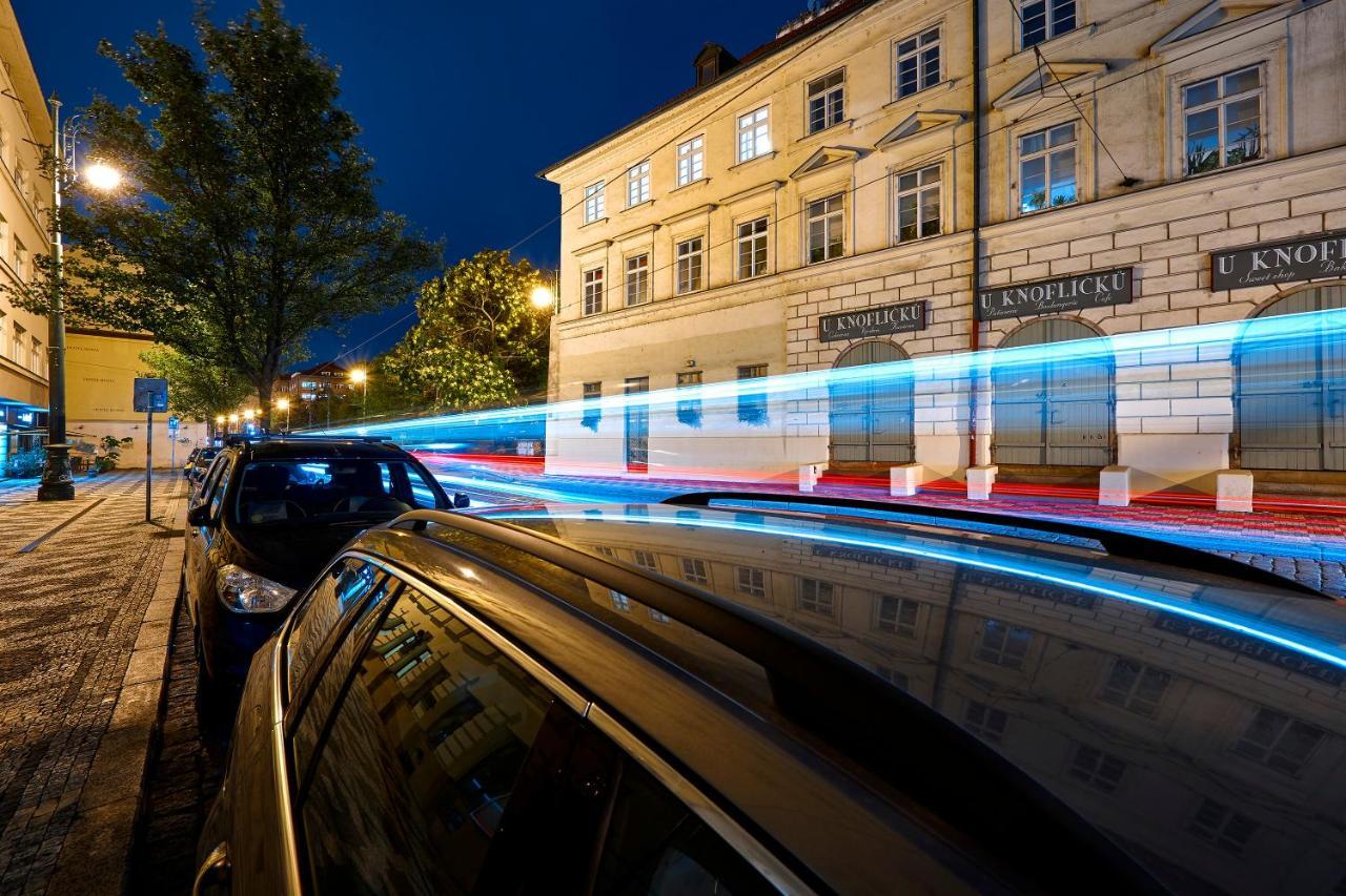 Downtown Suites Mala Strana Prag Exteriör bild